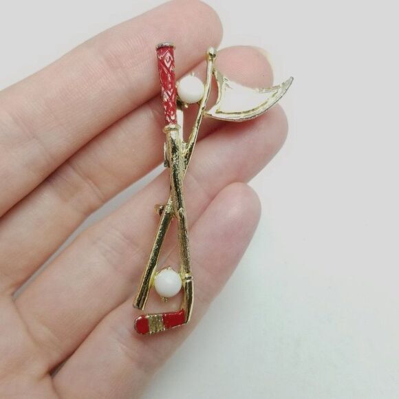 Vintage Gerrys Golf Theme Brooch, Flagstick Ball and Club, Gold Tone Red Enamel - Picture 1 of 7